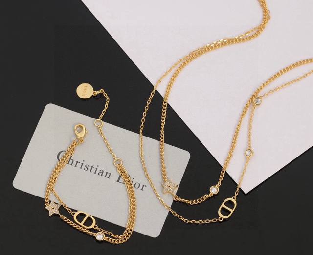 Dior 迪奥新款轻奢小众气质双层手链 简约派大方时尚 优雅 双层叠加层次感更丰富 搭配手镯戒指也绝对气派美腻 小仙女要自留啦 手链 项链