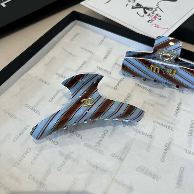香奈儿Chanel盘发夹