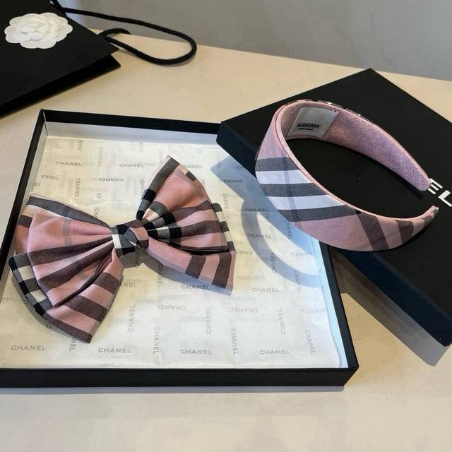 巴宝莉Burberry新款盒子蝴蝶结顶夹