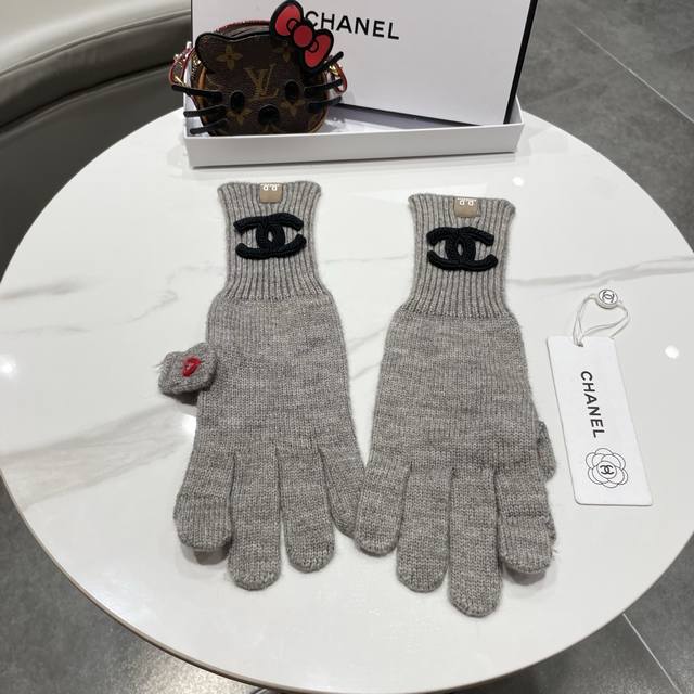 Chanel香奈儿笑脸刺绣针织毛线手套女冬季户外骑行保暖防寒加长五指可触屏