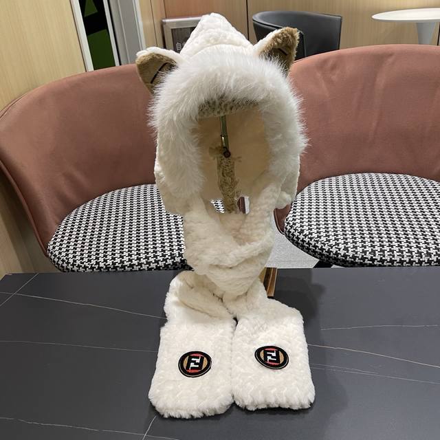 Fendi芬迪 高档安可拉红狼耳朵毛绒帽子围巾一体秋冬季骑车滑雪保暖护耳新款