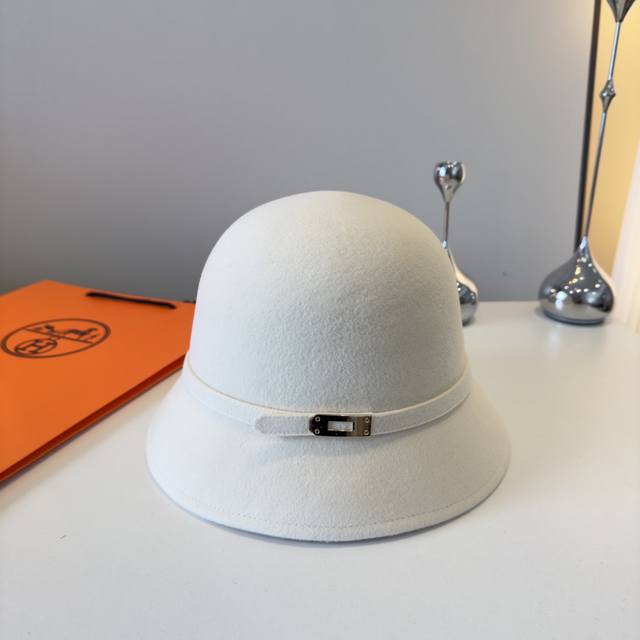 特 Herems爱马仕2025秋冬新款羊毛盆帽，百分百羊毛皮带扣礼帽，时尚女神必备，头围57Cm 卡其 黑色头围57Cm