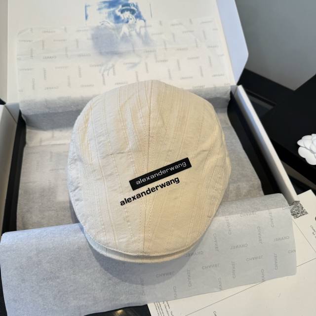 亚历山大王前进鸭舌帽，轻盈百搭