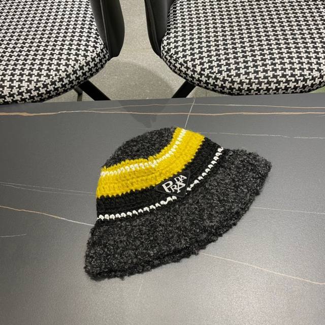 prada普拉达 手工毛线帽女秋冬季显脸小百搭保暖护耳渔夫帽水桶帽