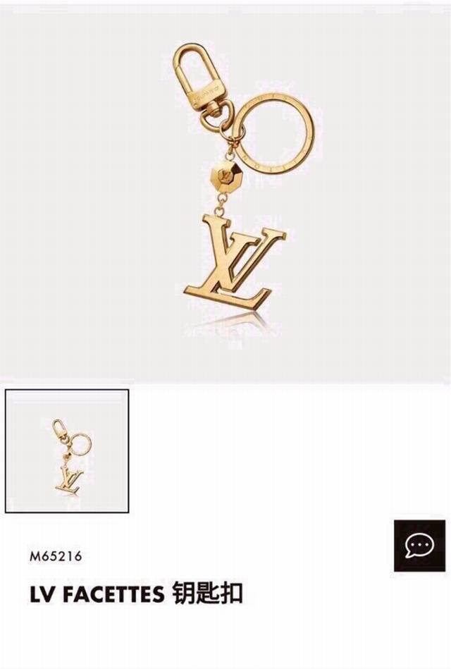 配图片原版包装 Louis Vuitton官网M65216 Lv Facettes钥匙扣。 这款Lv Facettes钥匙扣和包饰采用优雅的多面设计，小颗莱茵石