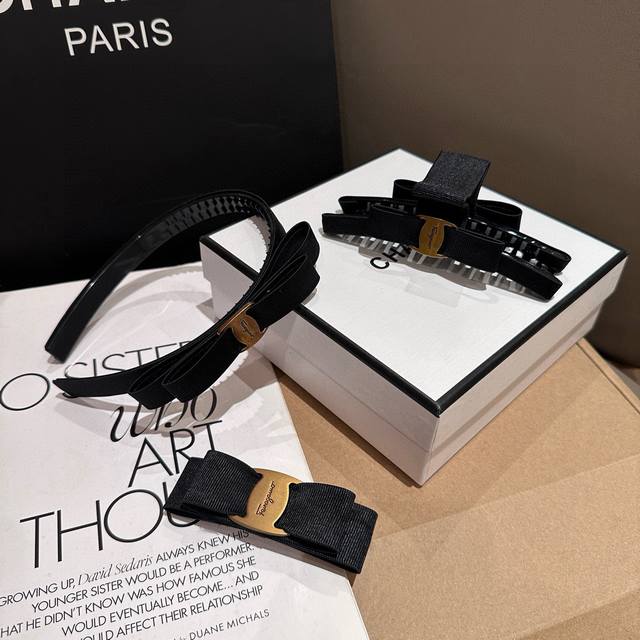 配包装盒 S F 菲拉格慕 爆款发箍，超级好看！名媛范儿十足，小仙女必备