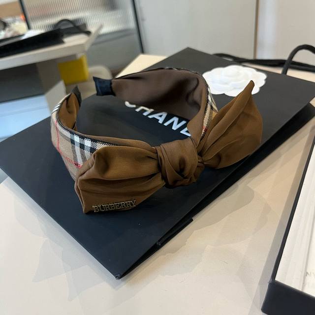 Burberry巴宝莉新款发箍