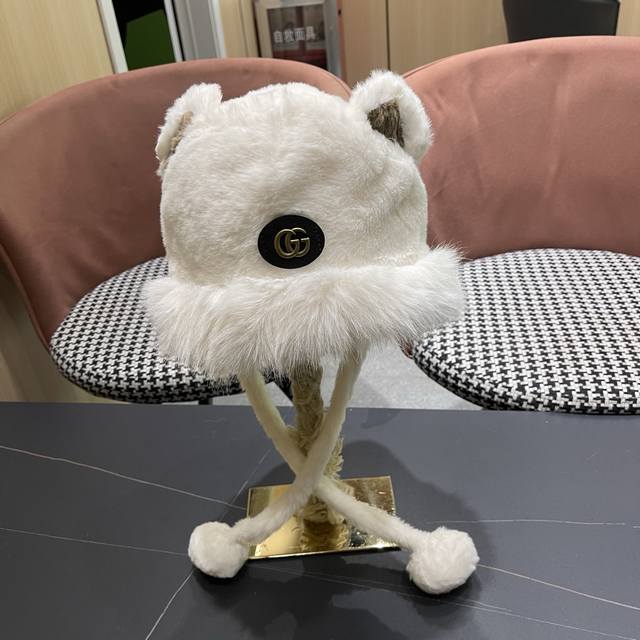 Gucci古奇 可爱小熊耳朵保暖毛绒雷锋帽子女秋冬加厚护耳 绑带甜美包头冷帽潮