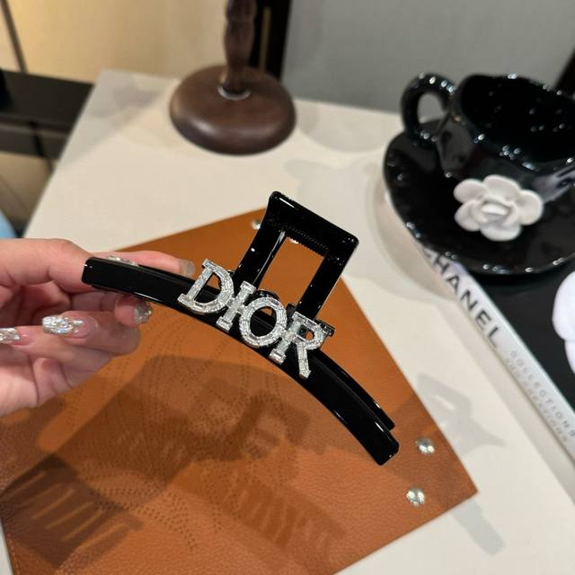 Dior迪奥新款发夹