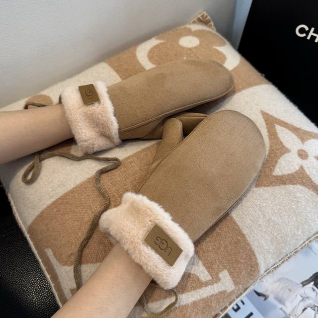 Ugg2025羊毛手套值得对比同款不同品质，秒杀市场差产品，羊毛十懒兔毛内里加绒 经典不过时款.喜欢可以入手了，这种品质的今年用了明年还能用 配盒子码数均码