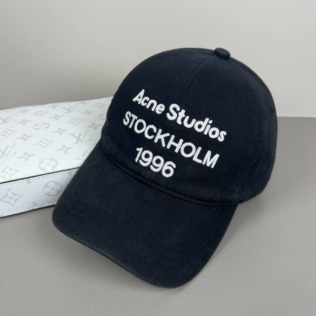 Acne Studios 爱克尼笑脸男女同款 ！！ 它的料子是特殊定制料，选用密实的棉制成经过两次水洗工艺，才能到达透气性！ 设计简约大方，笑脸品牌徽标，客供材