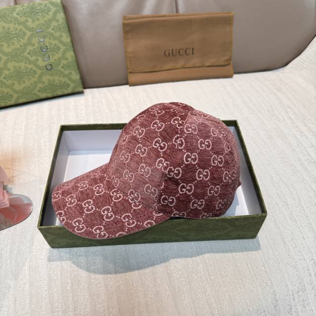官网新款出货 配包装布袋，Gucci古奇2025秋冬新款原单棒球帽， 尼绒双G提花，专柜1:1开模订制，完美对花，原版尼绒面料+头层牛皮，手感质感超好！基础头围