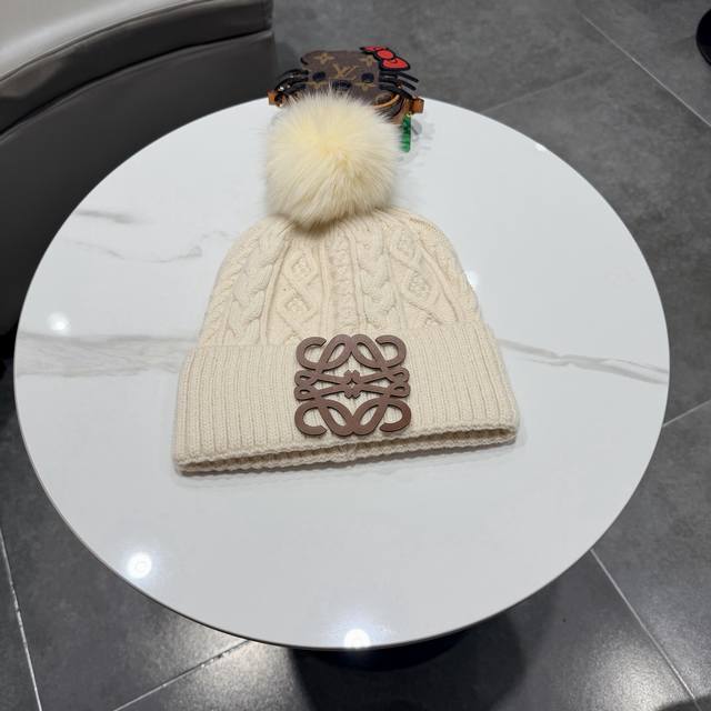 罗意威新款针织配狐狸毛球毛线帽