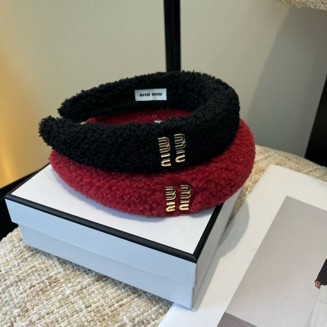 配包装盒 Miumiu新款发箍，秋冬新品！简单优雅，实用百搭，值得入手！