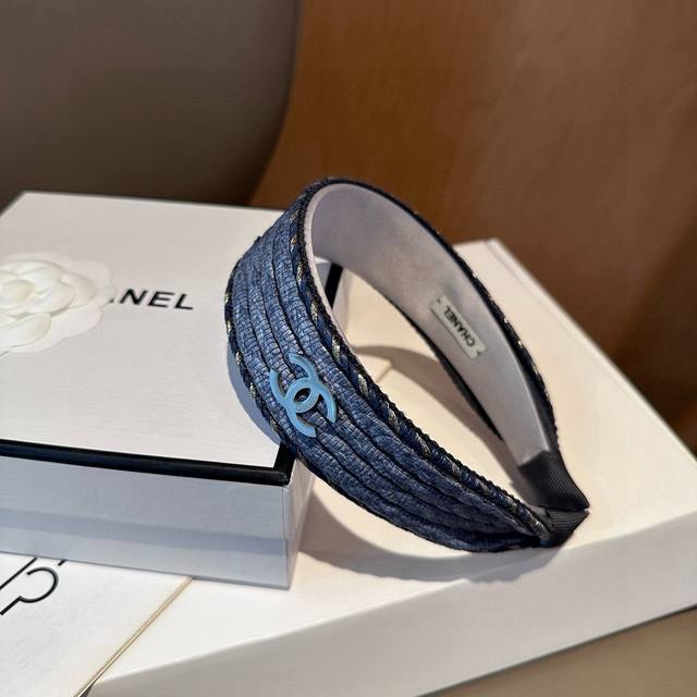 配包装盒 Chanel 香奈儿 最新款小香爆款发箍，超级好看！名媛范儿十足，小仙女必备