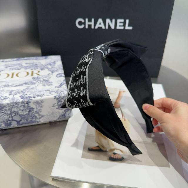 配包装盒 Dior 迪奥 新款Cd字母发箍，简单实用 时尚潮流．非常好看！小仙女必备