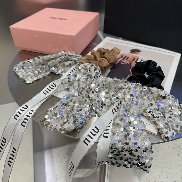 配包装盒 Miumiu新款字母发圈 简单优雅，实用百搭，值得入手！