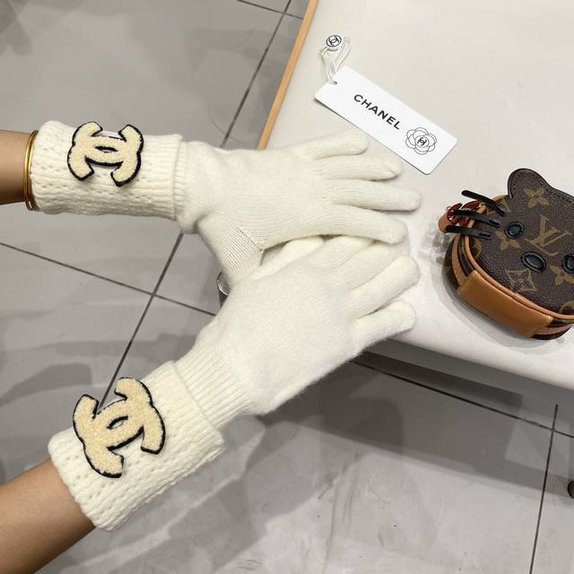 Chanel韩国单针织羊绒手套女士秋冬纯色贴标保暖防寒护腕分指漏指可触屏