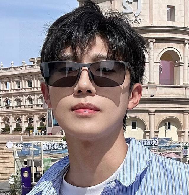 Gucci 男款炫彩飞行员偏光太阳镜 材质：高清尼龙加厚卡槽高清偏光镜片 无边框镜架颜型号：G197