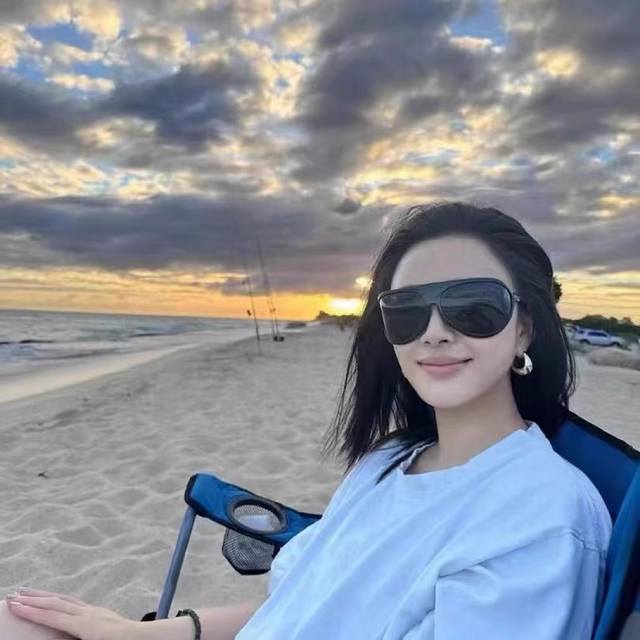 Miumi*缪缪太阳镜墨镜女Smua01大框时尚运动遮阳防风防沙0Mu A01S