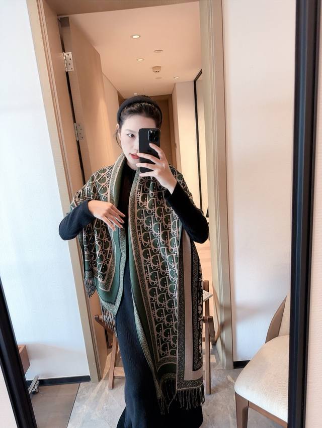 新款 年永不过时，买到都说好女神及日常都非常好搭配的款平时穿搭也非常好搭配，整个人看起来都会神采奕奕好多不用多说，细节品质都看得清楚，绝对获赞的高规格品质尺寸：