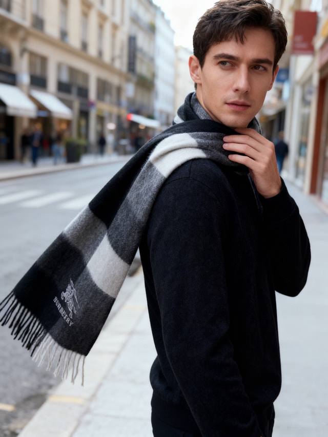 新款巴宝莉男士格子高级货 顶级出口尾单战马刺绣货不多，下手一定要快，真心美的让人非常非常心动 上身效果简直美翻了 品质非常完美 女士送男朋友的绝佳礼品尺寸：30