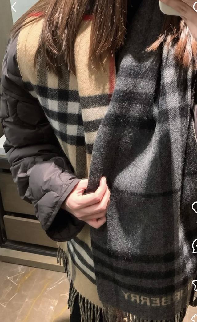 巴宝莉拼接款 尺寸：168X30Cm 经典格纹撞色特别好看，完全不挑人，细节到位！男女通用款！