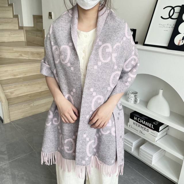 2025Gucci最新款 稀有品质太好看了Gucci最新Zg同步款图案真的超级好看啊~就喜欢这种Gg腔调！价格p超级给力，福利推荐Zg售价9330面料是强捻精纺