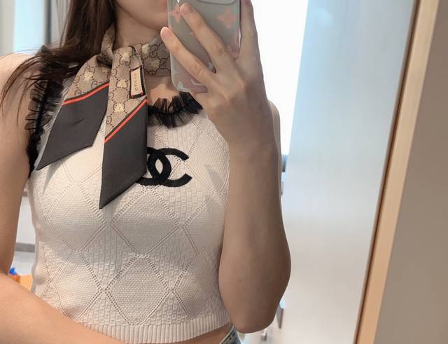 古奇Gucci蜜蜂Gg小飘带，主打的双层真丝发束带.混专的柜来Vip推荐真正的尚时单品，向典经致敬。可作围为巾或发带使用，亦可系于包手袋柄中。顶级进口双真层丝小