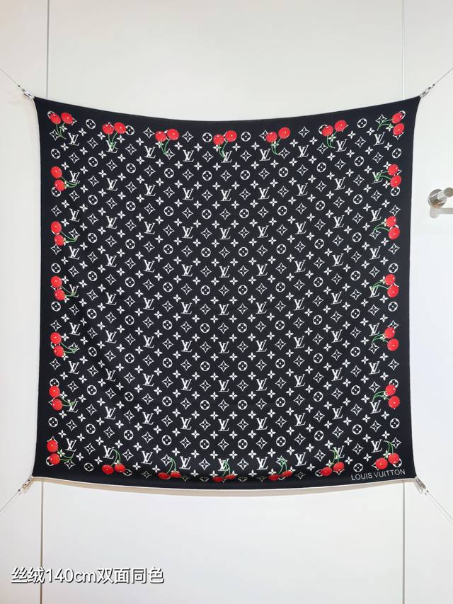 Rlv2546 双面同色 140X140Cm 70%羊绒30%真丝 Lv X Tm 大樱桃