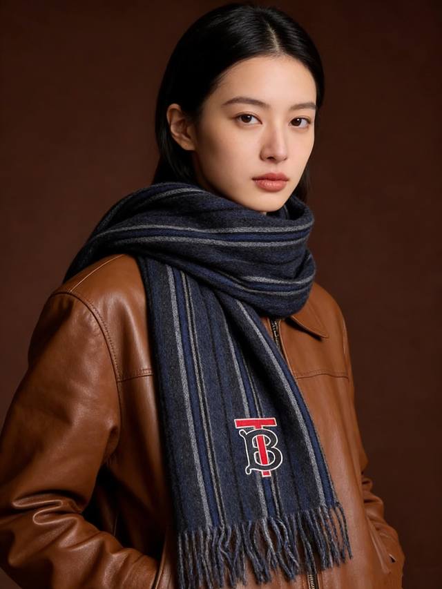 巴宝莉经典款 羊绒格 品质手感好到不行100%羊绒高尖端产物绝对令人尖叫的品质时尚大牌的顶尖设计款..经典格子搭配时尚拼色是此款令人尖叫的亮点秋冬必备的高端精品