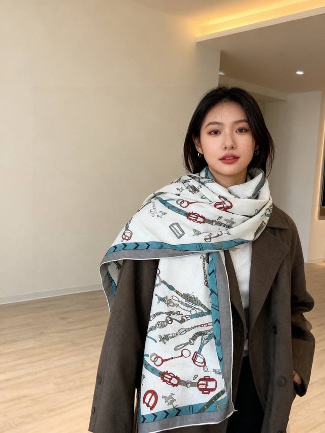 羊绒新款买了都说好看推荐爱马仕双面同色羊绒方巾 跃动的马儿双面同色140 ，顶级工艺超值爱马仕专柜爆款立体呈现图案纹路实物档次极高特殊工艺高端研发惊艳问世特殊尖