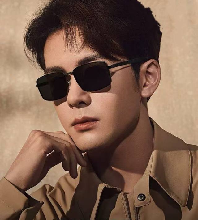 Lv 男款炫彩飞行员偏光太阳镜 材质：高清尼龙加厚卡槽高清偏光镜片 无边框镜架颜型号：L98901