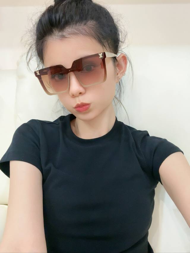 Lv2025早春新款，众多明星同款 Lv新款大框墨镜 ，宝丽来超清太阳镜型号：L6006