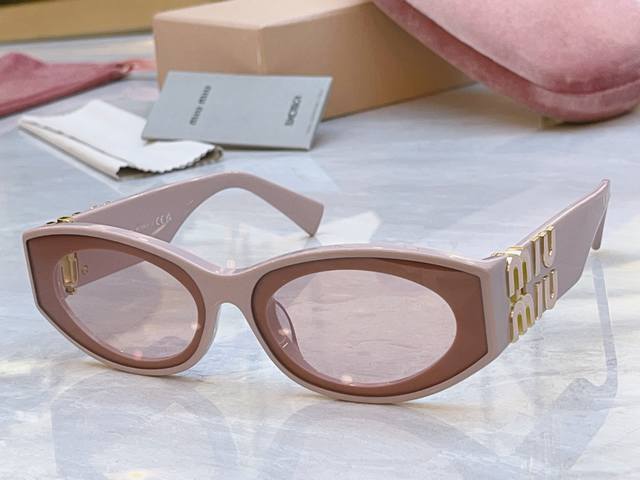 Miumi* 缪*缪新款太阳镜，Mod：Smu080Z，Size:54口21-135