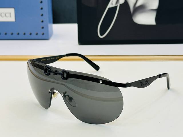 Gucc*古家Gg1656S Size：146口0-122 搭配镜框B太阳镜