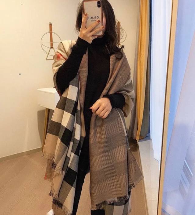 巴宝利新款到手慢抢顶级原单正品旷世绝美顶级高端货 绝对值得珍藏 香奈儿绝美百搭款专柜限量哦有钱都很难订到顶级进口客供山羊绒，金银线镶边品质上乘送人自用绝对高大上