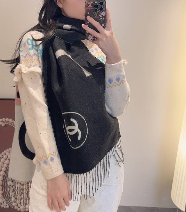 新款Coco香奈儿精纺羊绒字母提花围巾时尚大牌风格，做工精致，现货。上身效果超级棒。送礼自用超高性价比。Size: 30