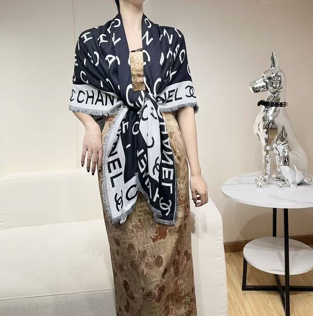 Hanel 2025秋冬限量版香奶奶家闭眼全收专柜货，小香今年新品。小字母大尺寸美到没朋友纯纯的专柜货.58%桑蚕丝，24%山羊绒，18%绵羊毛.加密制造.每个