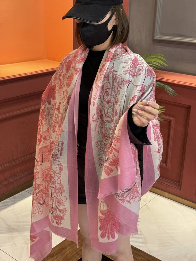 专柜同步 Hermes家买了都说好看 珍奇乐园羊绒长巾 推荐顶级工艺超值爱马仕专柜爆款羊绒长巾立体呈现图案纹路实物档次极高特殊工艺高端研发惊艳问世特殊尖端工艺处