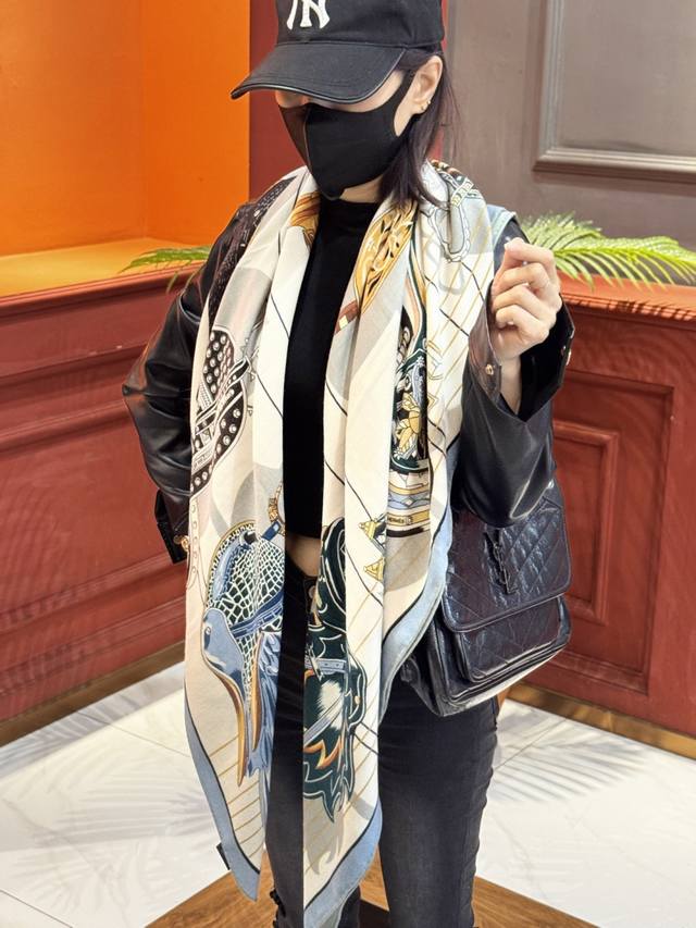 双面同色 原单爱马仕140Cm丝绒方巾 马术密匙 ，十九世纪的商品图录汇集了手工匠们的系列产品，或许其中潜藏着某些不能为外人道的秘密讯息，只有游贩和店家才能解读