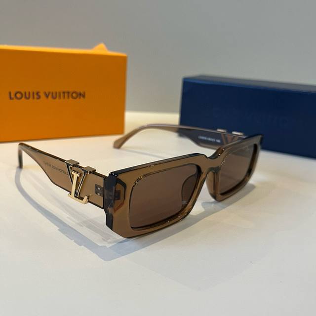 Lv 路易威登太阳镜Louis Vuitton Model: 2315 Size: 61013-140 太好看了吧！上脸超显脸小 姐妹们自己体会吧，已经词尽了靈