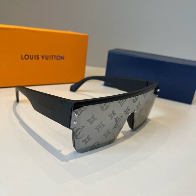 Lv那些戴上大佬气场全开的太阳镜 Louis Vuitton路易威登的太阳镜配色和设计完完全 全是专门给大佬们定制的吧