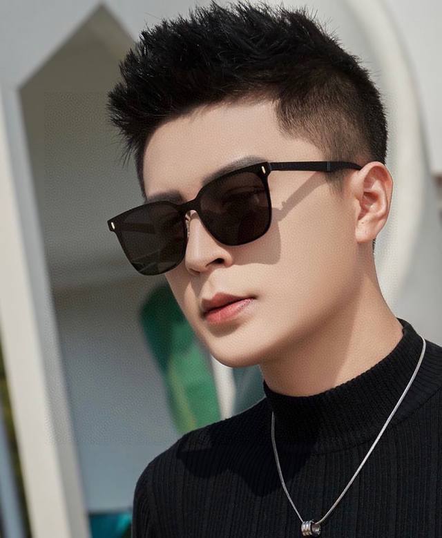 Gucci古奇 新款连体驶驾镜墨镜出行必众备多明星同款 太阳镜 男女太士阳镜飞行 型号：G075