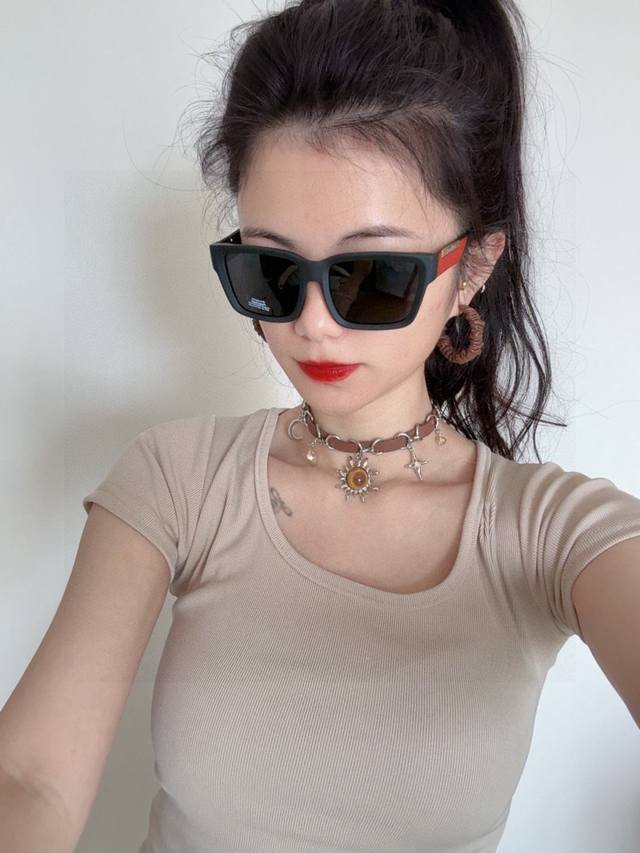 超好看 潮酷 Gucci 古驰 新款款太阳镜以独特魅力和前卫风格诠释春夏最新眼镜，以方框设计，中梁连体质感超好佩带舒适 ！型号：G5510