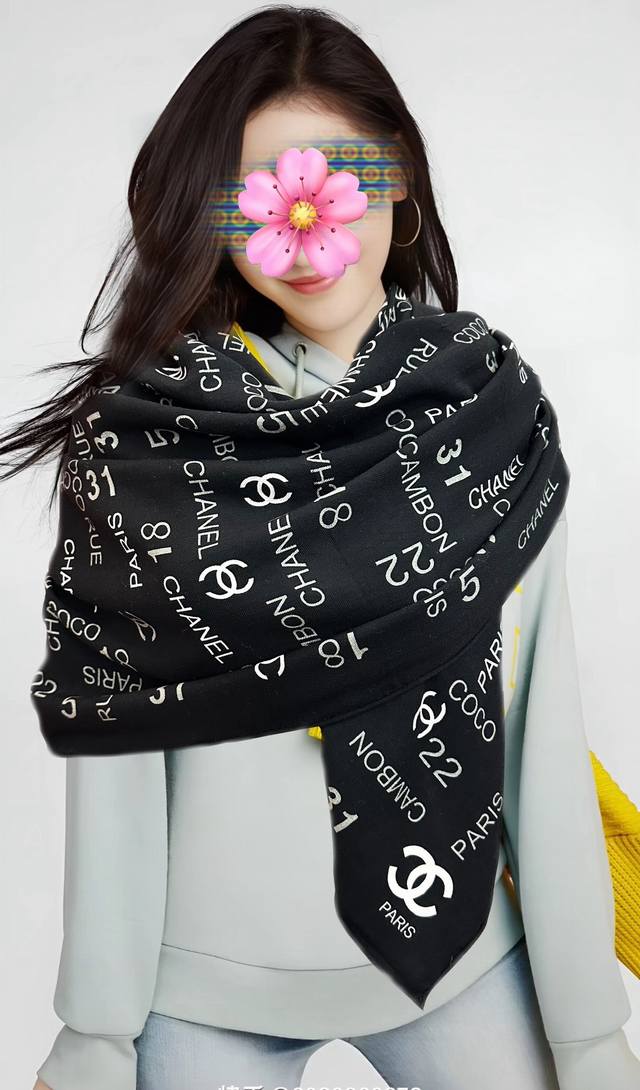 香奈儿 2025 双面同色字母印花 太美了 经典茶花帽子设计优雅风 ~气质到骨子里 香奶奶新一季的面料超高级，真心超级柔软，丝丝顺滑 韧性很强 不容易被轻易勾丝