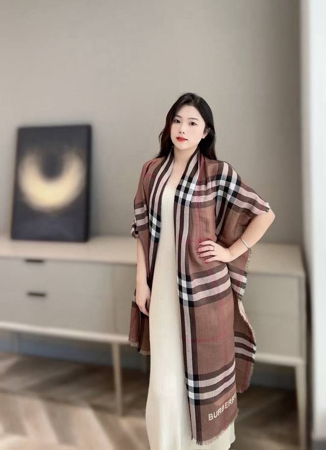 高版本Burberry家经典格！2025年最值得入超值版，老友闭眼入！一条围巾两条的快乐！！！经典格，经典配色，这个不用多说！有货囤就完事了！经典的东西不过时，