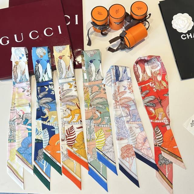 爱马仕新款Twilly， 珍贵天堂 顶级斜纹真丝打造 超精细的印花 字迹非常清晰 规格：5X86Cm，100%斜纹真丝双层双面