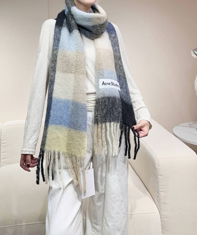 2025年爆款到货！原厂原单，Acne新款羊驼毛马海毛彩虹围巾，斯德哥尔摩的温暖色彩！第一眼便爱上，超高颜值！梦幻配色，秒杀市面上所有版本，真正的原单货，Acn