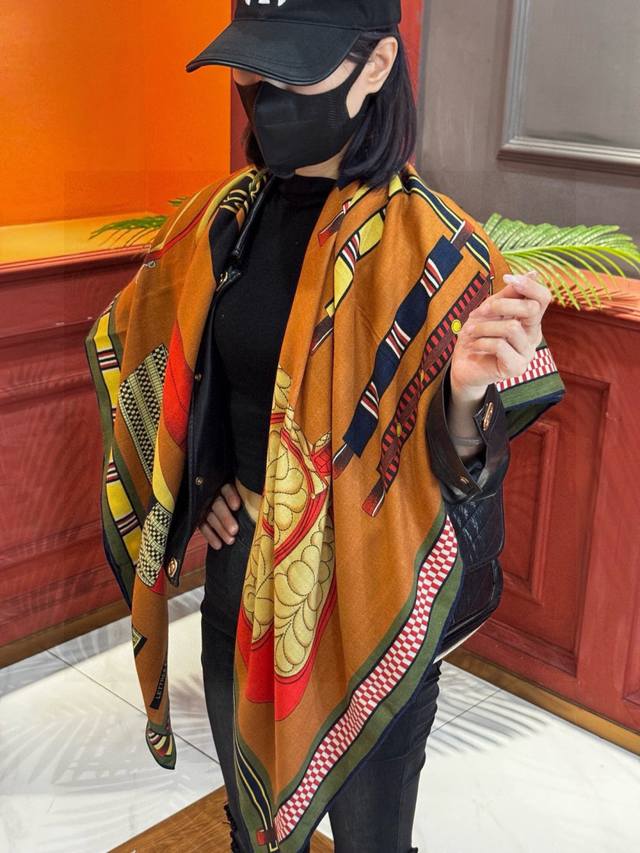 双面同色140Cm丝绒方巾 马术密匙 ，十九世纪的商品图录汇集了手工匠们的系列产品，或许其中潜藏着某些不能为外人道的秘密讯息，只有游贩和店家才能解读？ 或许埃米